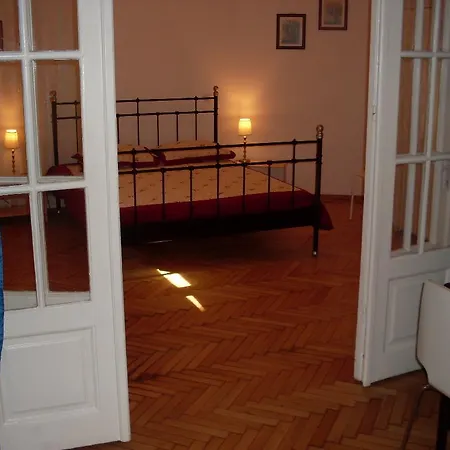 Cristina - Calea Victoriei Apartment *