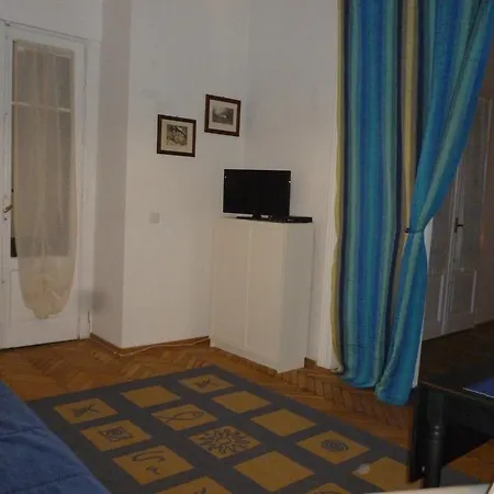 Cristina - Calea Victoriei شقة بوخارست