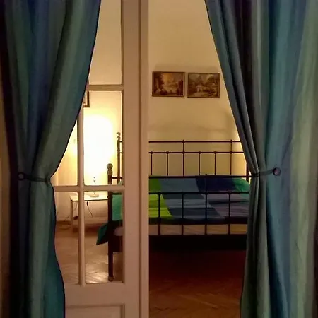 Cristina - Calea Victoriei بوخارست