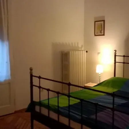 Cristina - Calea Victoriei * بوخارست