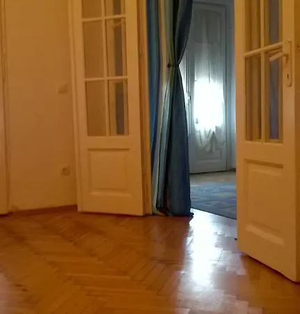 Cristina - Calea Victoriei بوخارست